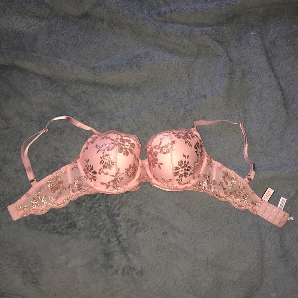 Victoria’s Secret laced bra with tags